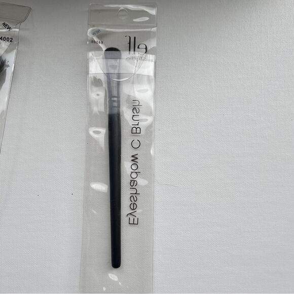 ELF Professional Makeup Beauty Eyeshadow Contour and Complexion Trio Brushes - Picture 9 of 14